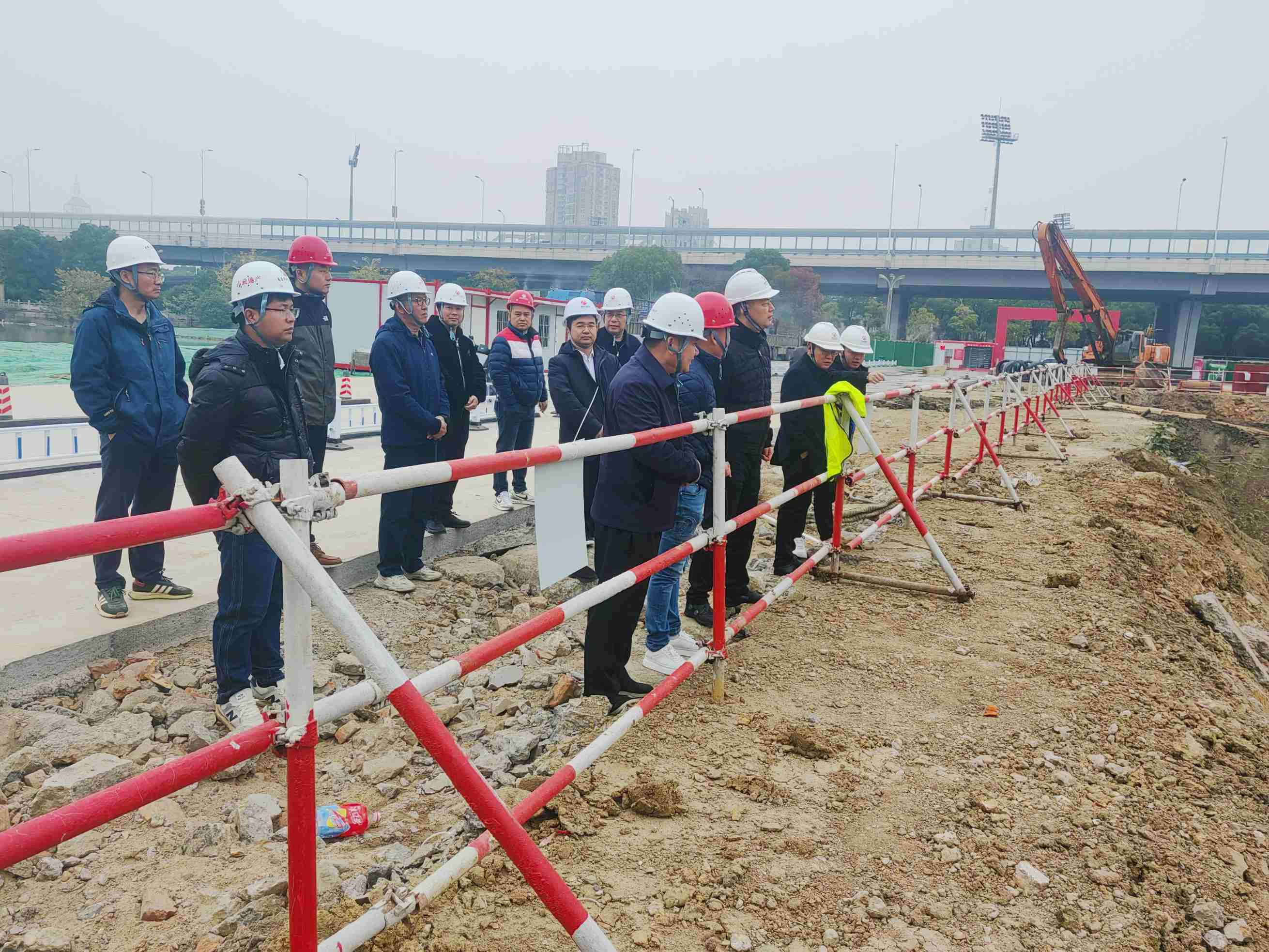 市政公用集團(tuán)黨委委員、副總經(jīng)理葛威敏一行深入我司承建的南昌市政地產(chǎn)洪都北大道住宅項(xiàng)目開(kāi)展安全生產(chǎn)督導(dǎo)檢查